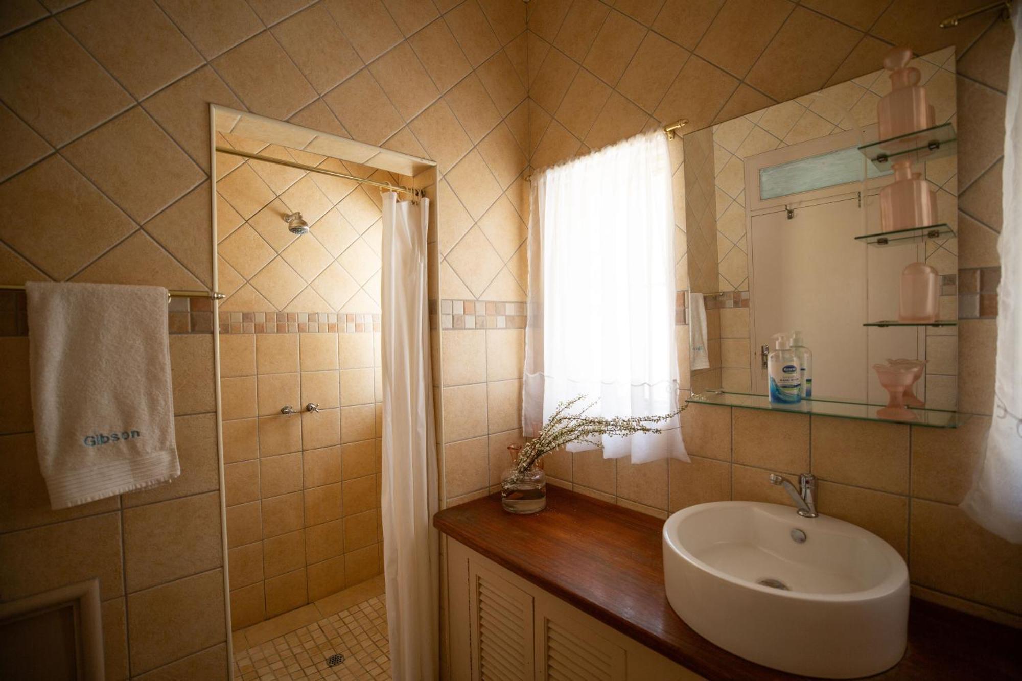 Gibson Place Vrede Екстериор снимка